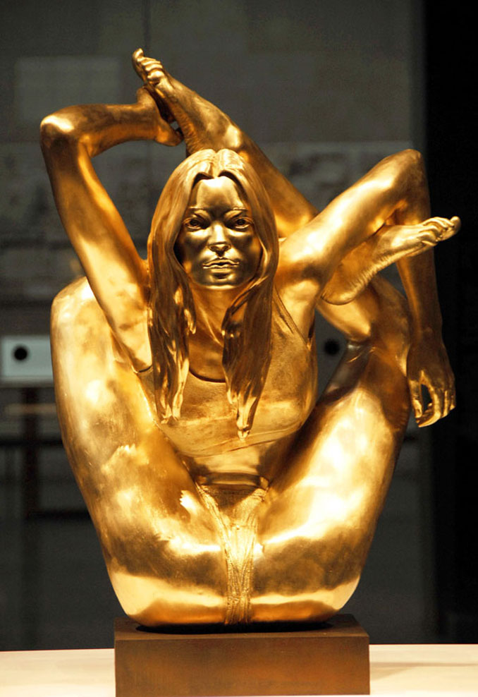 Kate Moss Immortalized In $18 Million Gold Statue